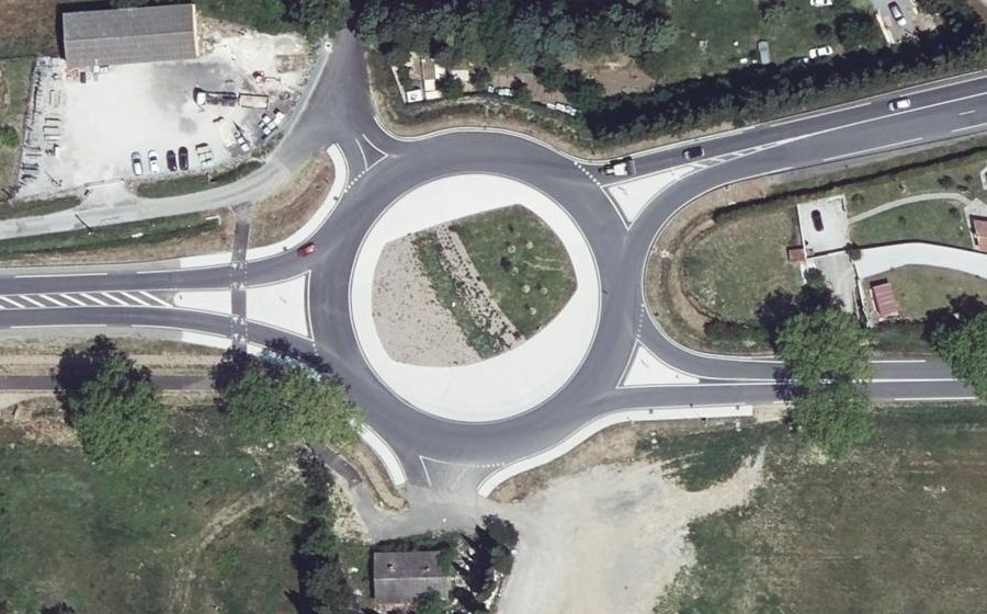 Vue aérienne du Rond-point anonyme n°1219543963