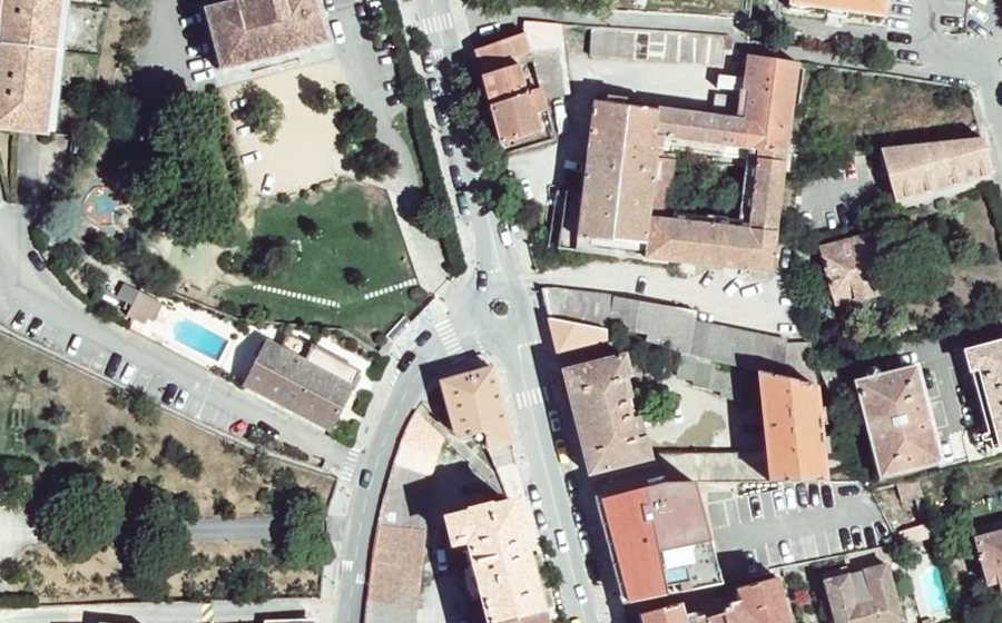 Vue aérienne du Rond-point anonyme n°121962259
