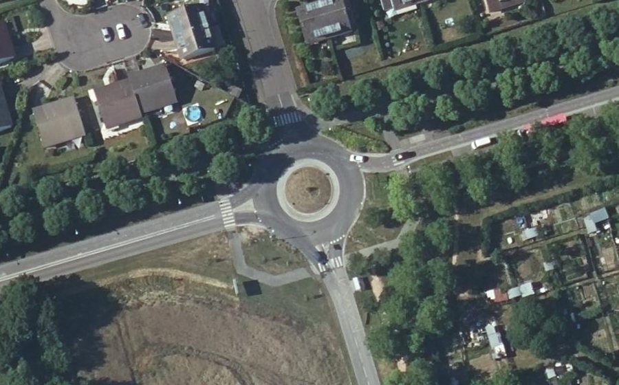 Vue aérienne du Rond-point anonyme n°1219800364