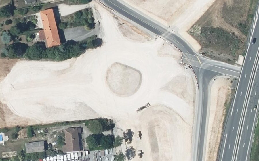 Vue aérienne du Rond-point anonyme n°1219881452
