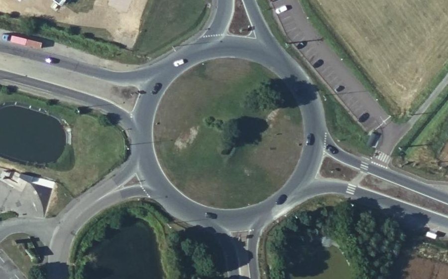 Vue aérienne du Rond-point anonyme n°1220003539