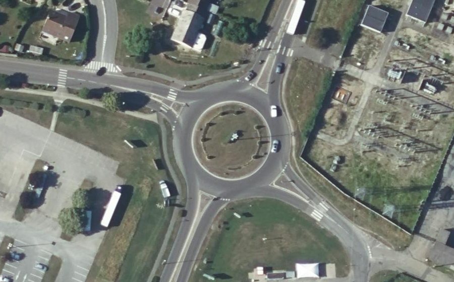 Vue aérienne du Rond-point anonyme n°1220003545