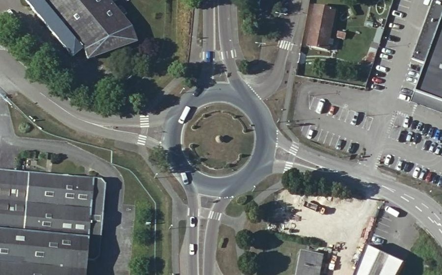 Vue aérienne du Rond-point anonyme n°1220003548