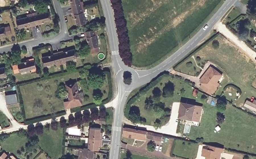 Vue aérienne du Rond-point anonyme n°122050419