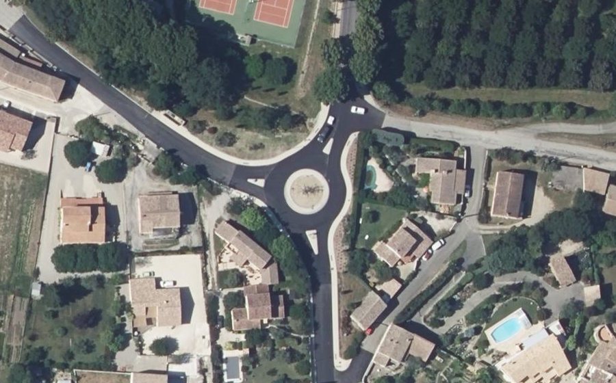 Vue aérienne du Rond-point anonyme n°1220620436