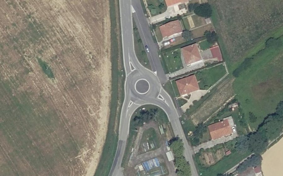 Vue aérienne du Rond-point anonyme n°1220992145