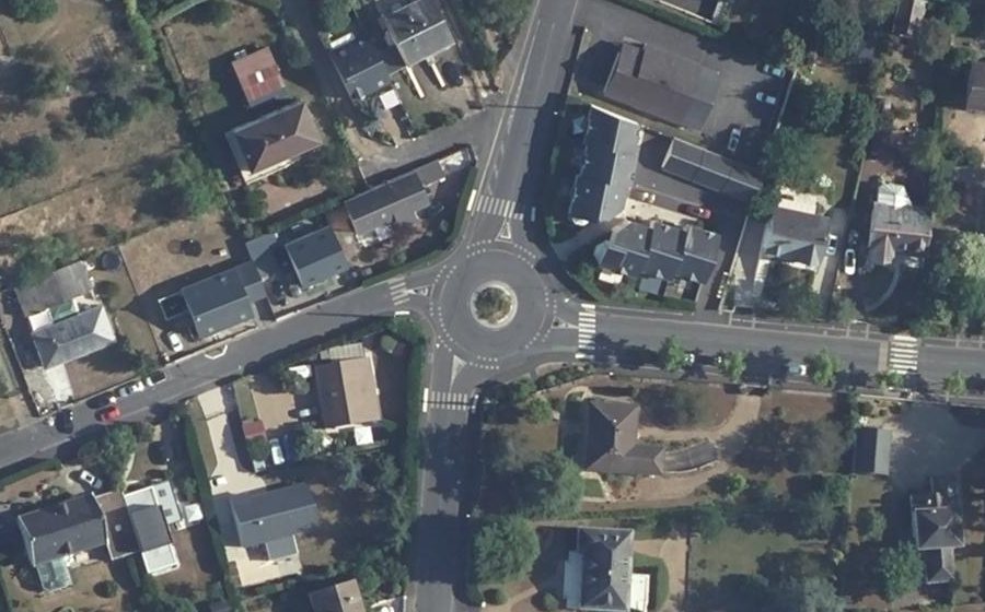 Vue aérienne du Rond-point anonyme n°122099226