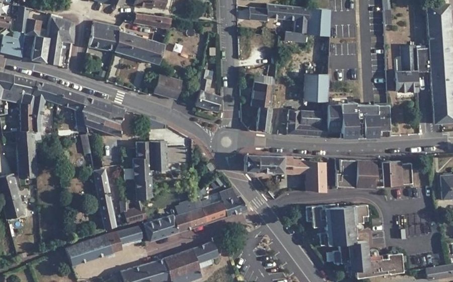 Vue aérienne du Rond-point anonyme n°122099281