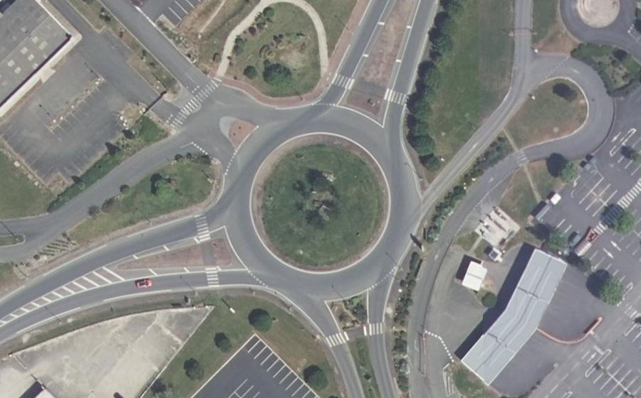 Vue aérienne du Rond-point anonyme n°122100292