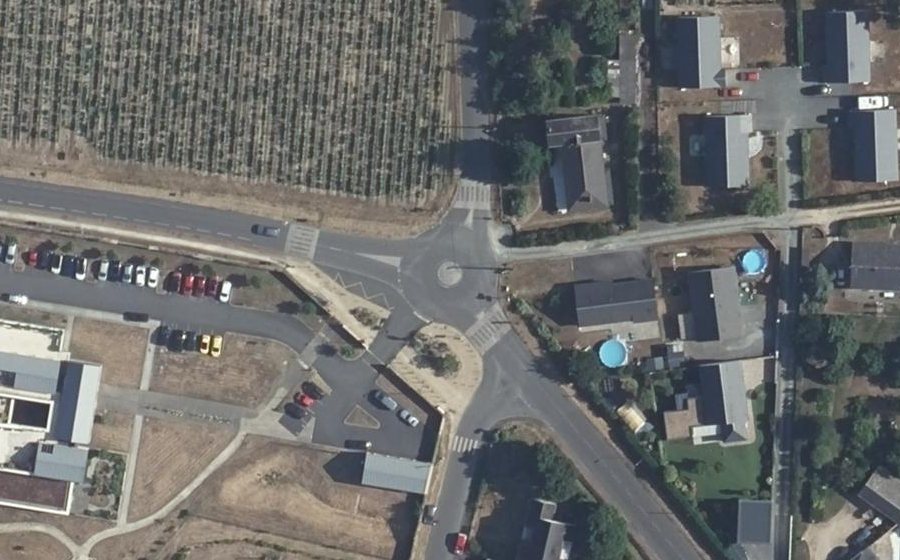 Vue aérienne du Rond-point anonyme n°1221394529