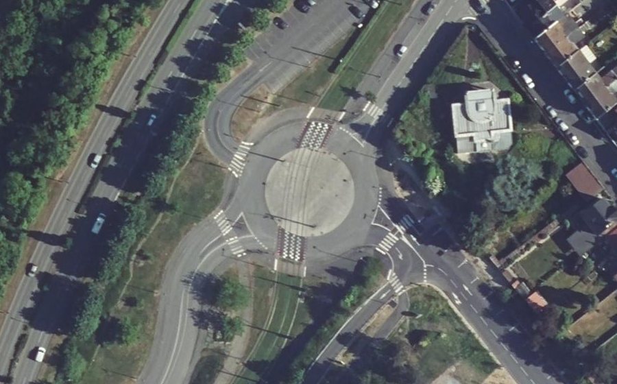 Vue aérienne du Rond-point anonyme n°1221409414