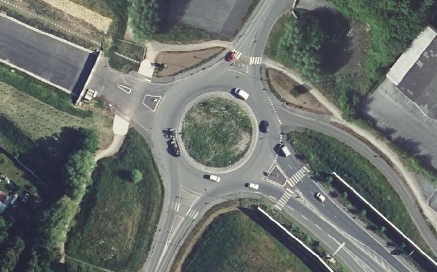 Vue aérienne du Rond-point anonyme n°1221526883