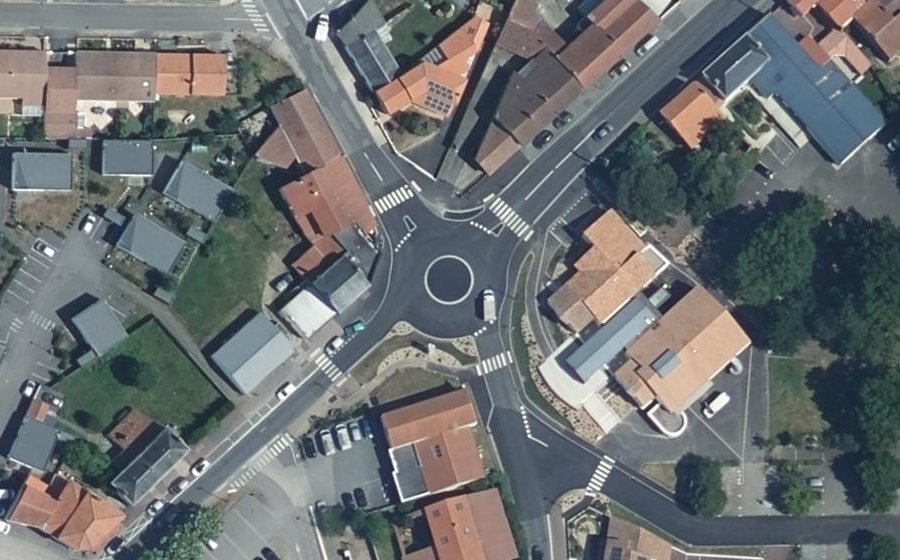 Vue aérienne du Rond-point anonyme n°1221559845