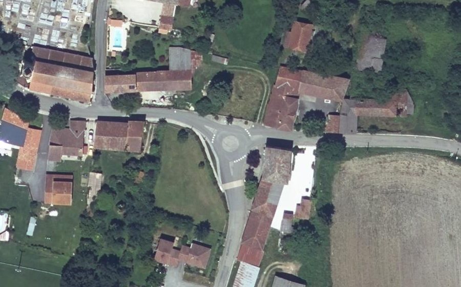 Vue aérienne du Rond-point anonyme n°1221803668
