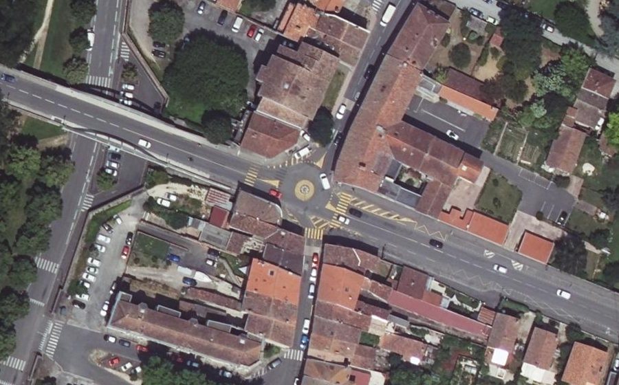 Vue aérienne du Rond-point anonyme n°1222198538