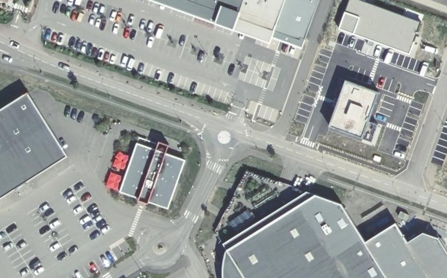 Vue aérienne du Rond-point anonyme n°1222252649