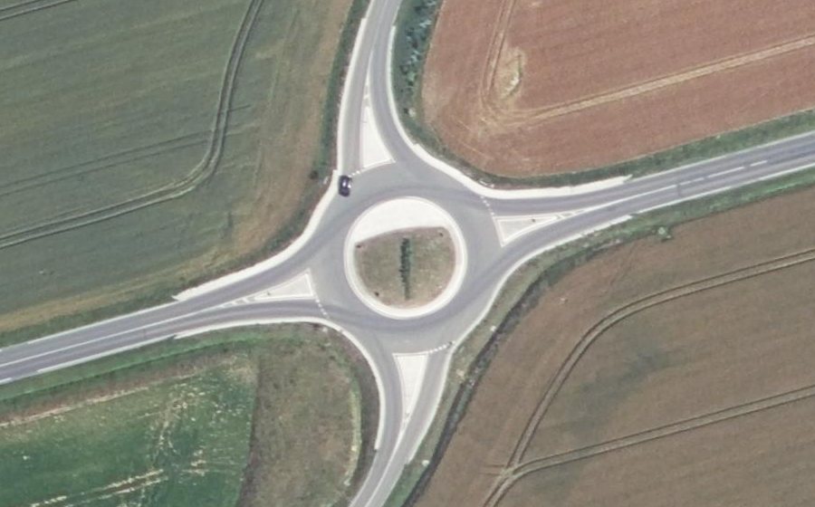 Vue aérienne du Rond-point anonyme n°1222354641