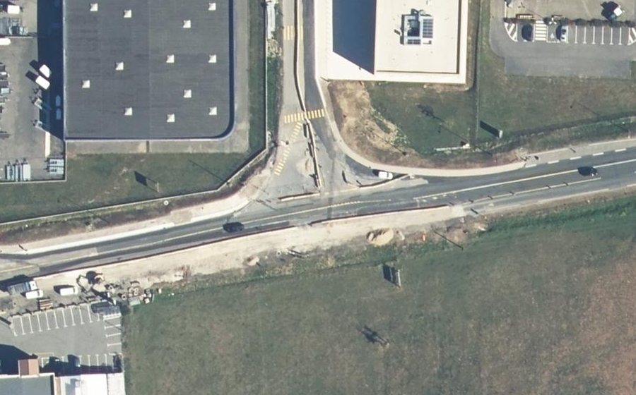 Vue aérienne du Rond-point anonyme n°1222570725