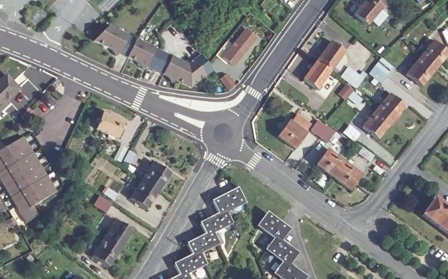 Vue aérienne du Rond-point anonyme n°1222856306