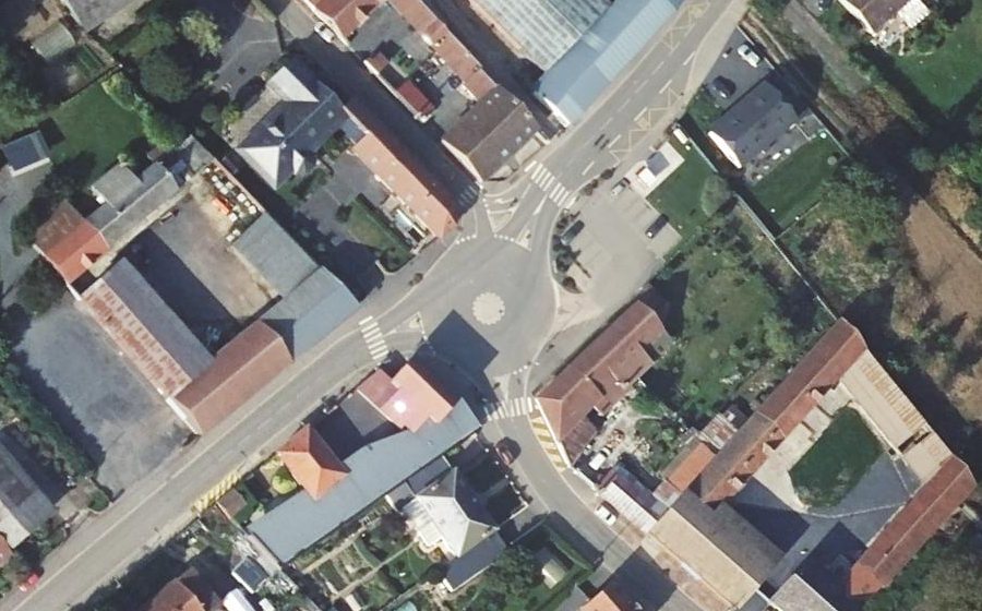 Vue aérienne du Rond-point anonyme n°1223194149