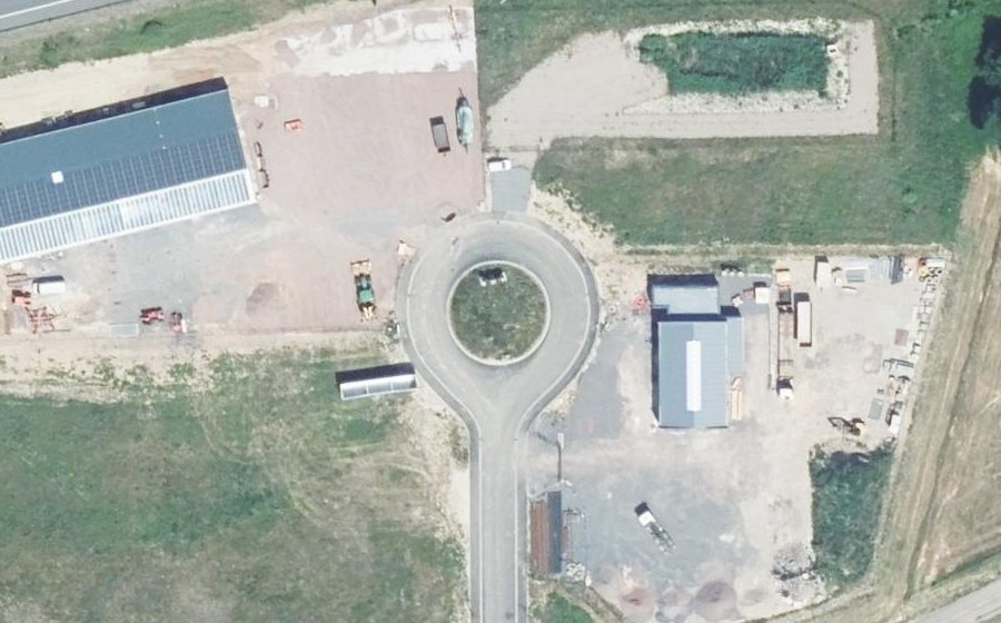 Vue aérienne du Rond-point anonyme n°1223204565