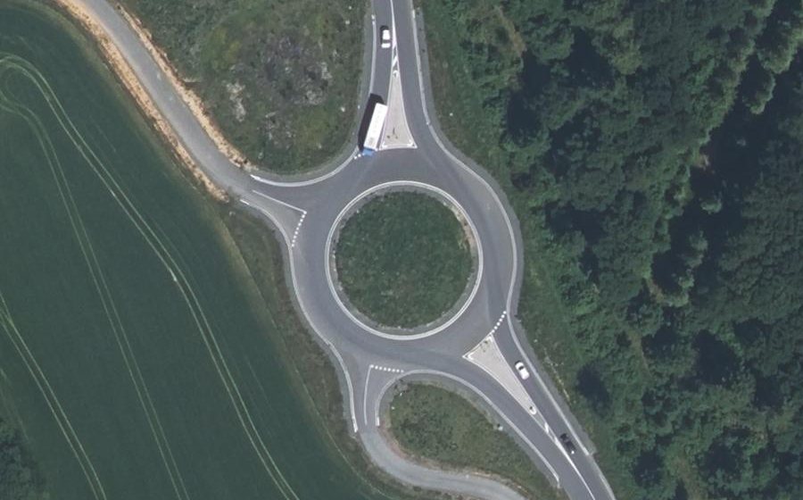 Vue aérienne du Rond-point anonyme n°1223385049
