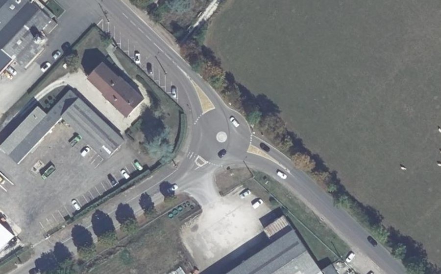 Vue aérienne du Rond-point anonyme n°1223759720