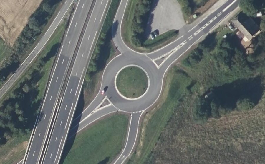 Vue aérienne du Rond-point anonyme n°122412615