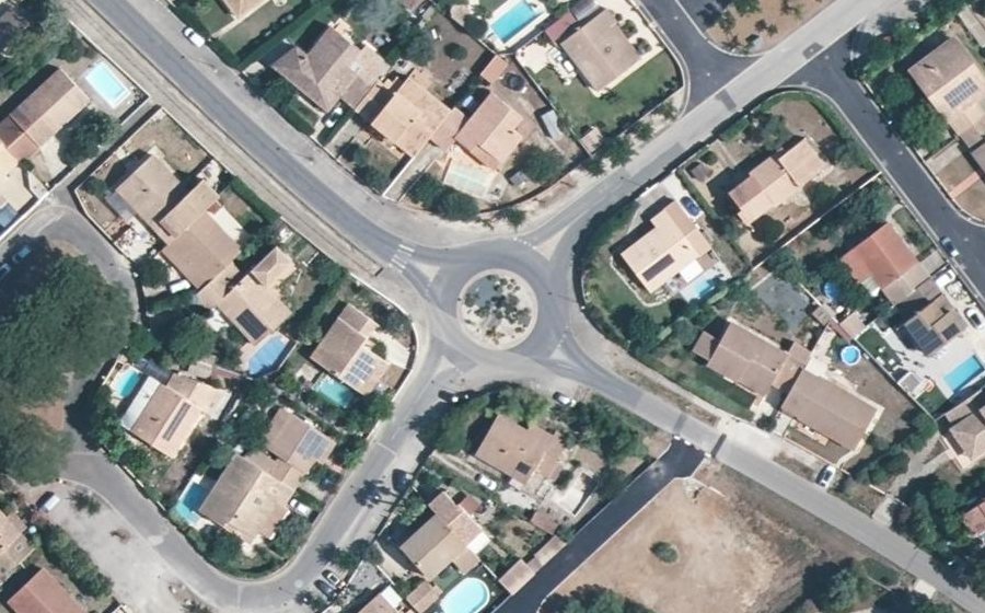 Vue aérienne du Rond-point anonyme n°122420645