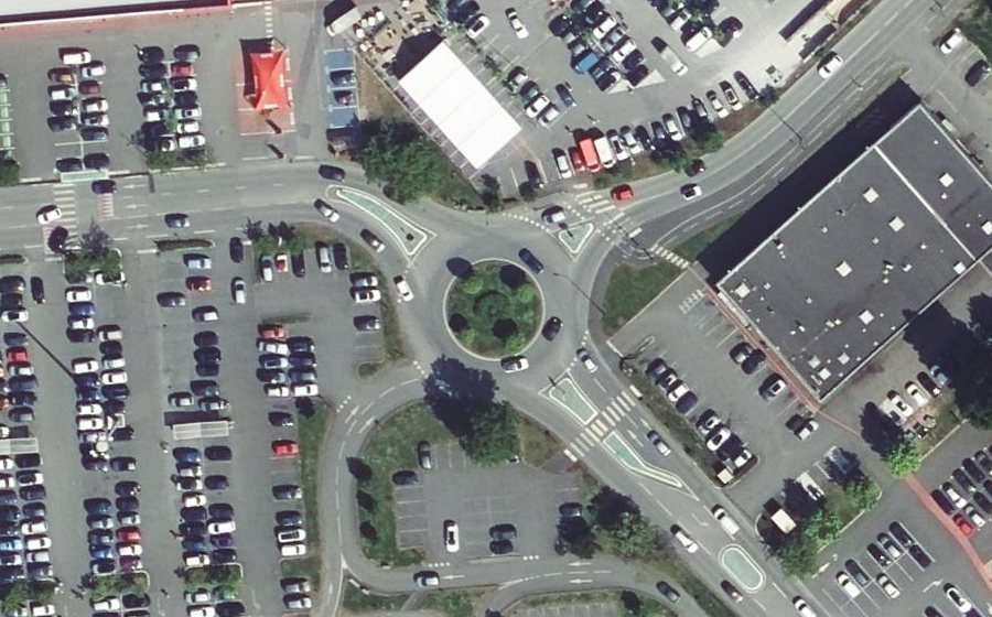 Vue aérienne du Rond-point anonyme n°122456331