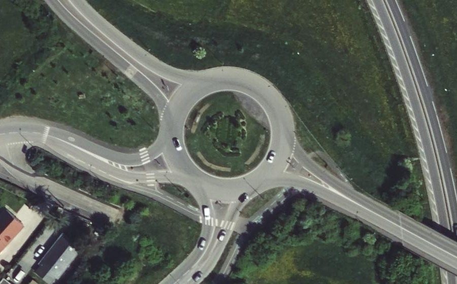 Vue aérienne du Rond-point anonyme n°122456338