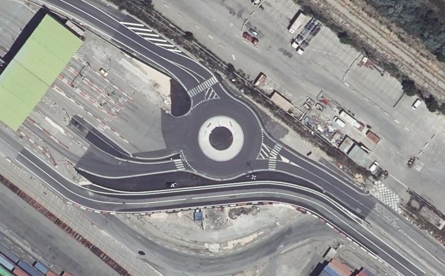 Vue aérienne du Rond-point anonyme n°122477989