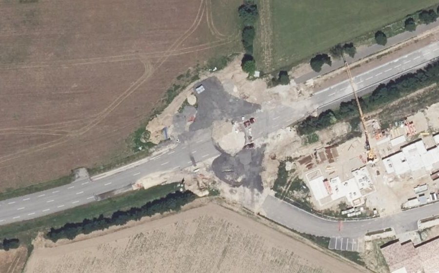 Vue aérienne du Rond-point anonyme n°1224801629