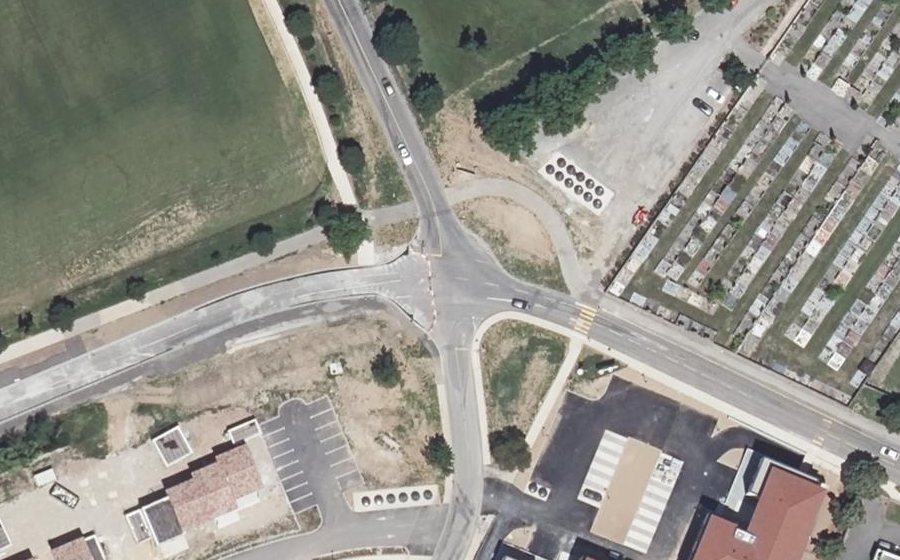 Vue aérienne du Rond-point anonyme n°1224801630