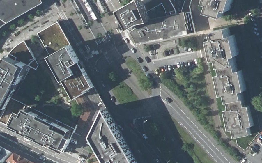 Vue aérienne du Rond-point anonyme n°122516474