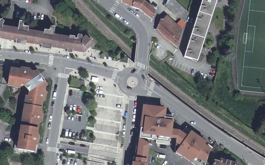 Vue aérienne du Rond-point anonyme n°1225272931
