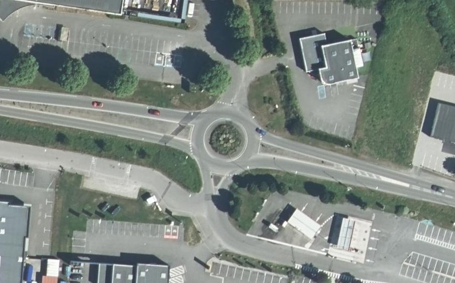 Vue aérienne du Rond-point anonyme n°122530369
