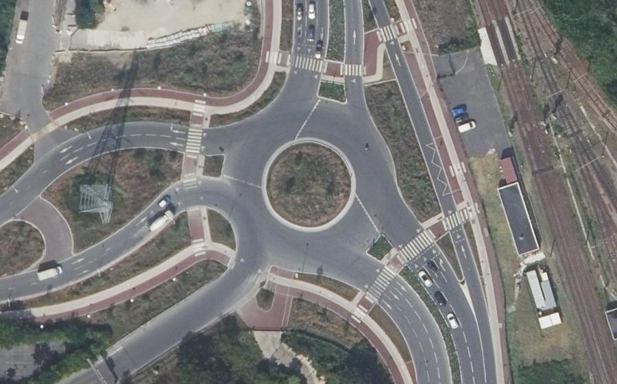 Vue aérienne du Rond-point anonyme n°1225325678