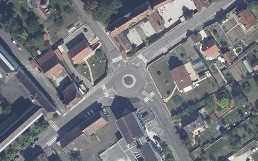 Vue aérienne du Rond-Point des Martyrs de Lantilly