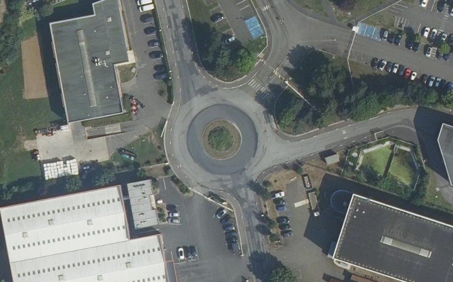 Vue aérienne du Rond-point anonyme n°122580580