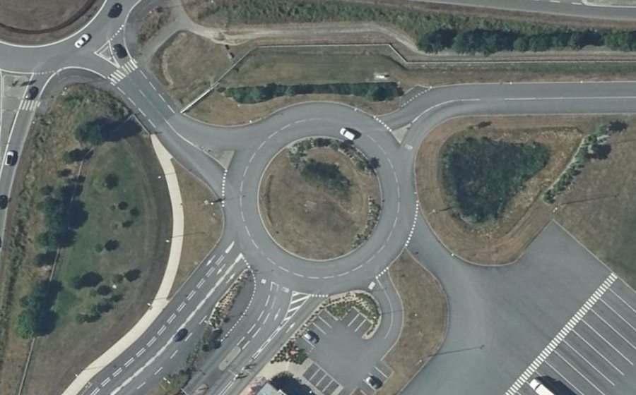 Vue aérienne du Rond-point anonyme n°1225909851