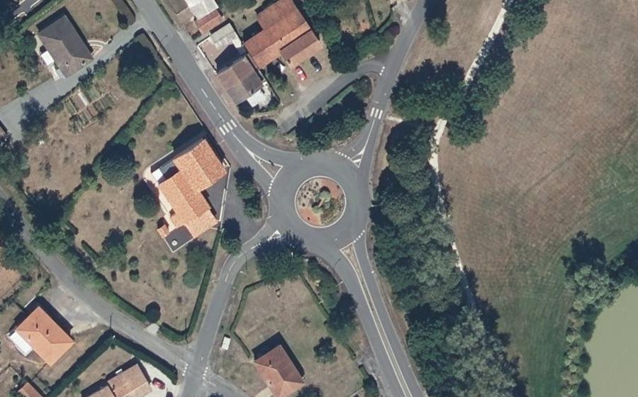 Vue aérienne du Rond-point anonyme n°122603096