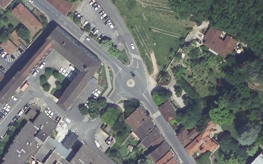Vue aérienne du Rond-point anonyme n°122634147
