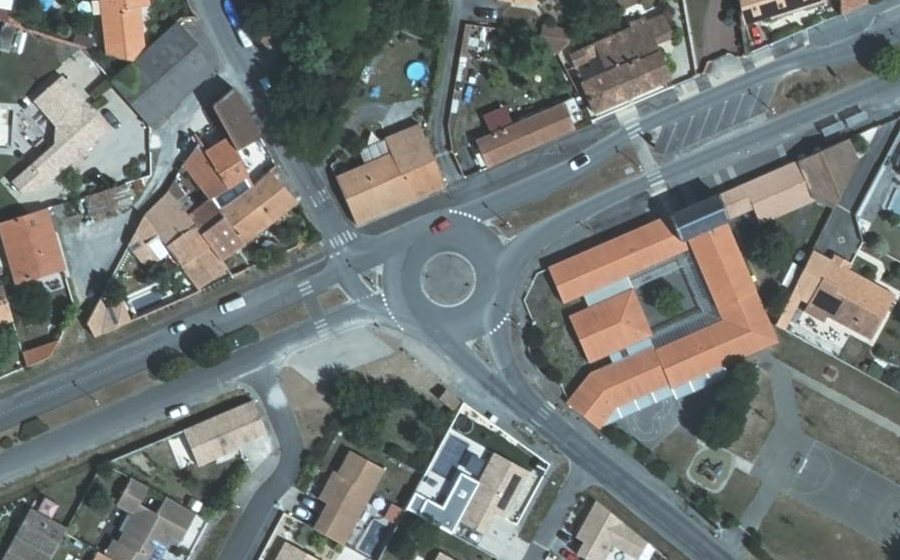 Vue aérienne du Rond-point anonyme n°122639439