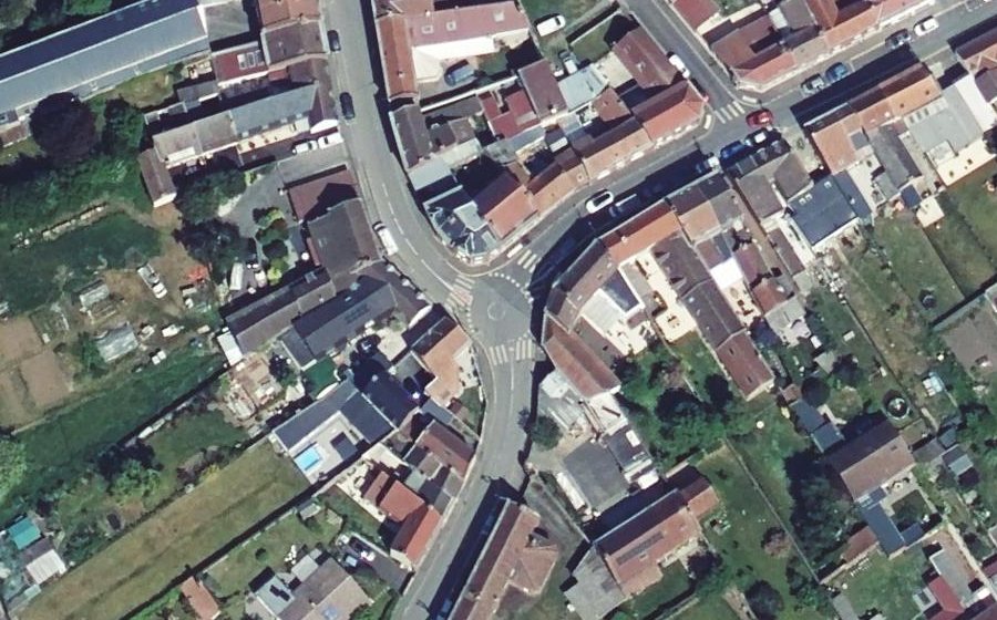Vue aérienne du Rond-point anonyme n°122648409