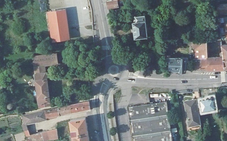 Vue aérienne du Rond-point anonyme n°122662117