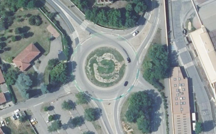 Vue aérienne du Rond-point anonyme n°122662124