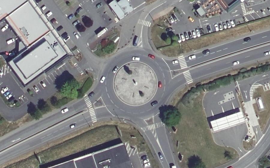 Vue aérienne du Rond-point anonyme n°122664265