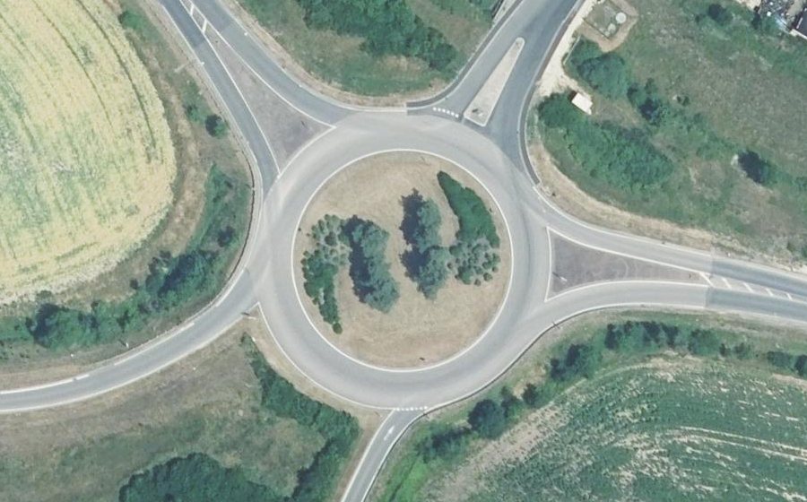 Vue aérienne du Rond-point anonyme n°122685010