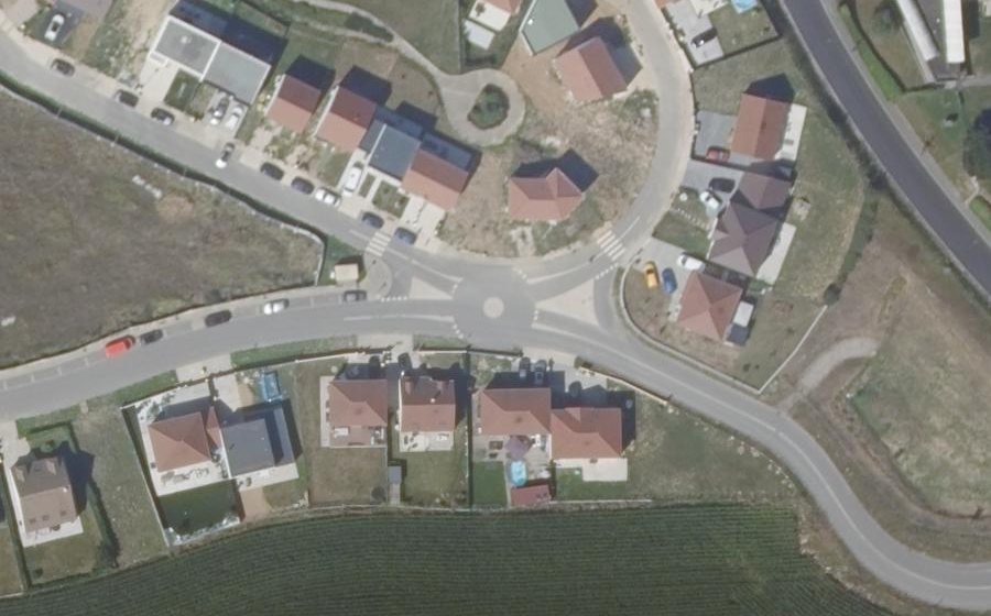 Vue aérienne du Rond-point anonyme n°1226934325